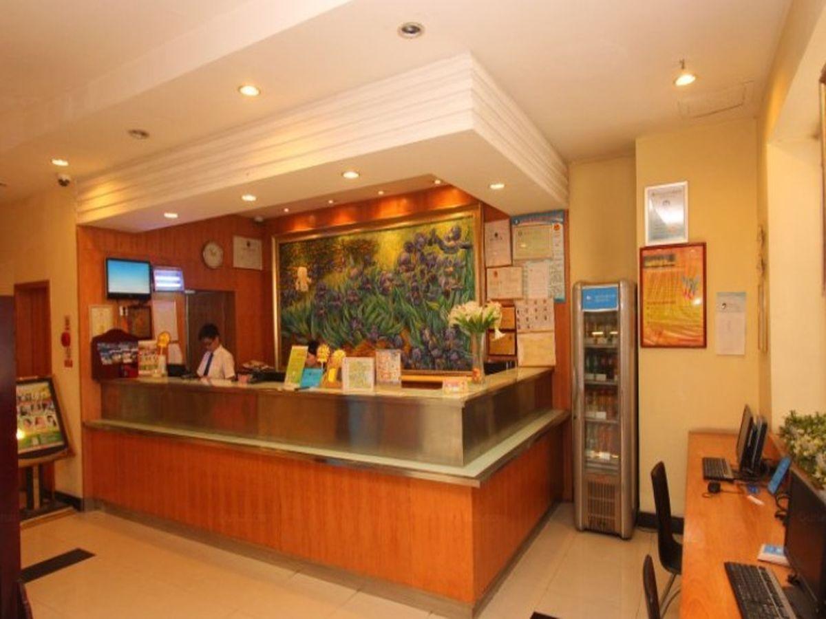 Hanting Express Wuhan Jiang Han Road Walking Street מראה חיצוני תמונה